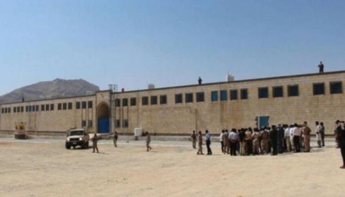 توتر أمني غير مسبوق في سجن المكلا المركزي بعد أعمال شغب واسعة واستنفار عسكري لاحتواء الموقف