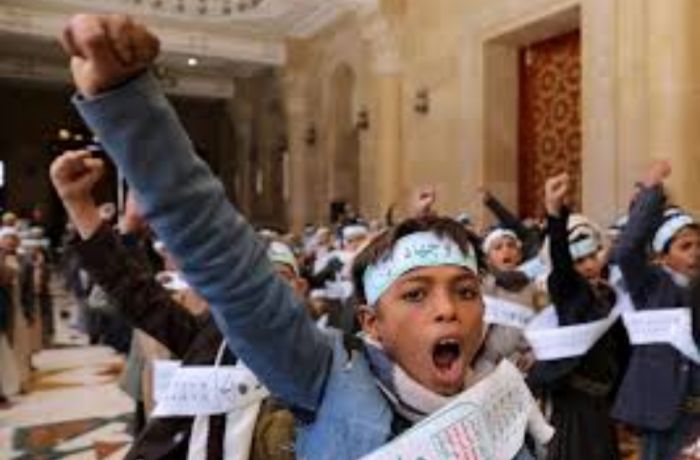  مليشيا الحوثي تغيّر أسماء 25 مدرسة حكومية في حجة وتستبدلها بقياداتها