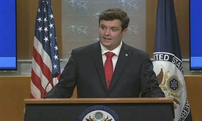 واشنطن تعلن استهداف شبكة دولية تموّل وتسلّح الحوثيين ضمن استراتيجية لردع التهديدات الإقليمية