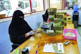 فتوى طائفية للحوثيين تهدد آلاف الموظفين وتخصم نصف رواتبهم