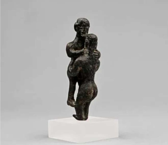 "تمثال يمني برونزي نادر يعود لحقبة ما قبل الميلاد يُعرض للبيع في مزاد بلندن "