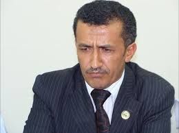 تضليل منظم ونهب مقنّع.. سياسي يمني يفضح ممارسات مليشيا الحوثي في مصادرة الرواتب والودائع