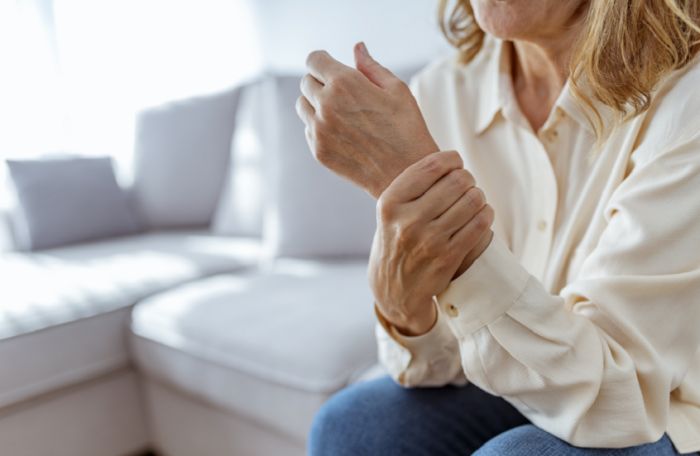 العامل الأساسي وراء الألم المزمن وكيفية علاجه