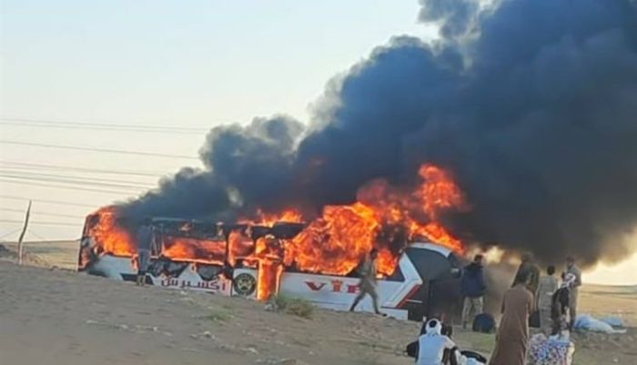 فاجعة على خط صافر: قتيل وإصابات في تصادم مروّع بين حافلة ركاب وشاحنة غاز