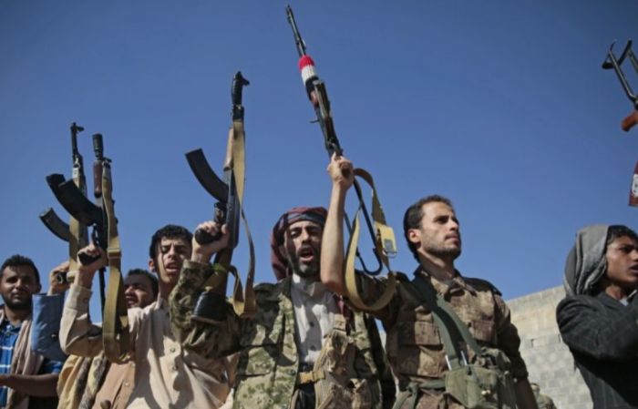 مليشيا الحوثي تعسكر المدارس في شرعب وسط رفض مجتمعي