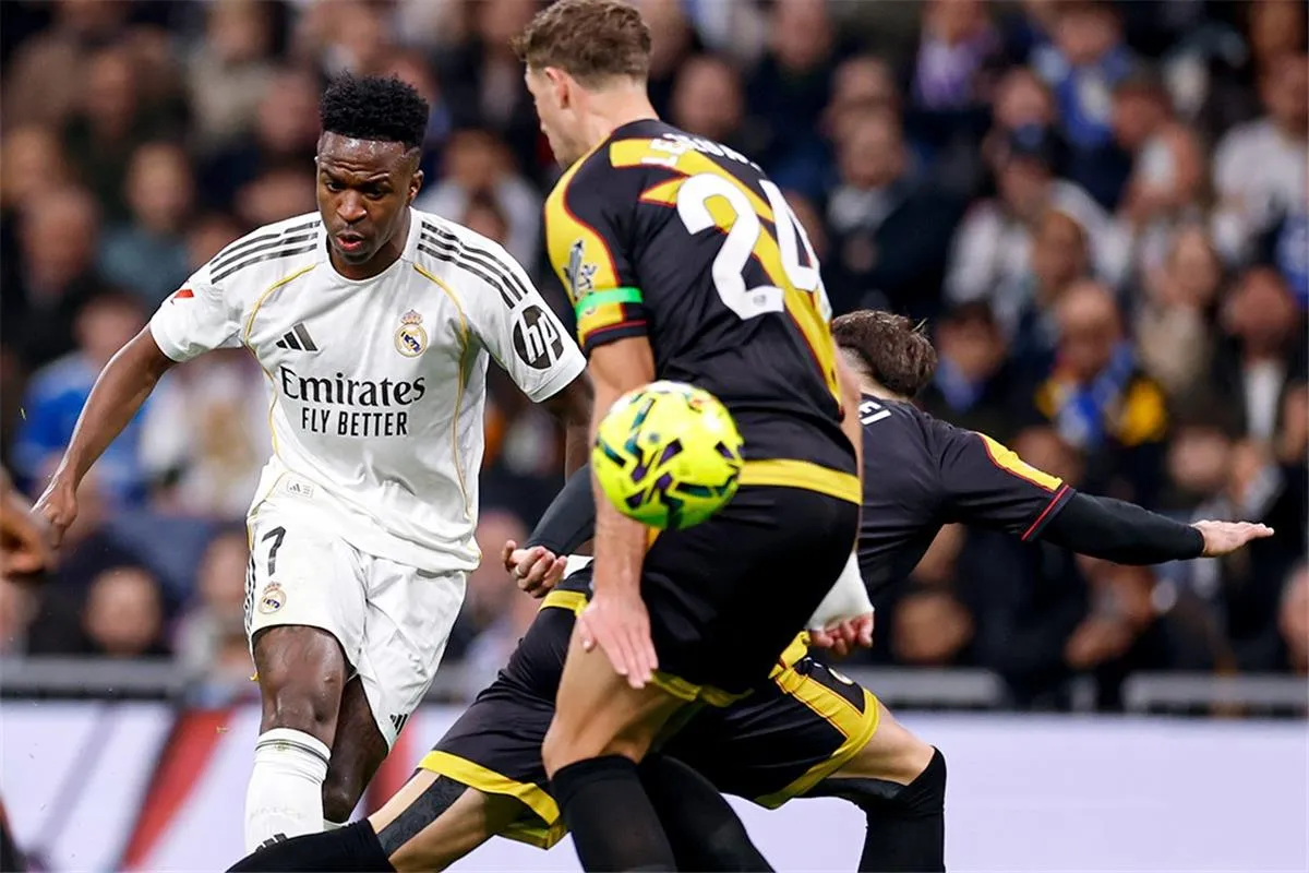 طرد مباشر يثير الجدل في ختام مواجهة ريال مدريد ورايو فاليكانو