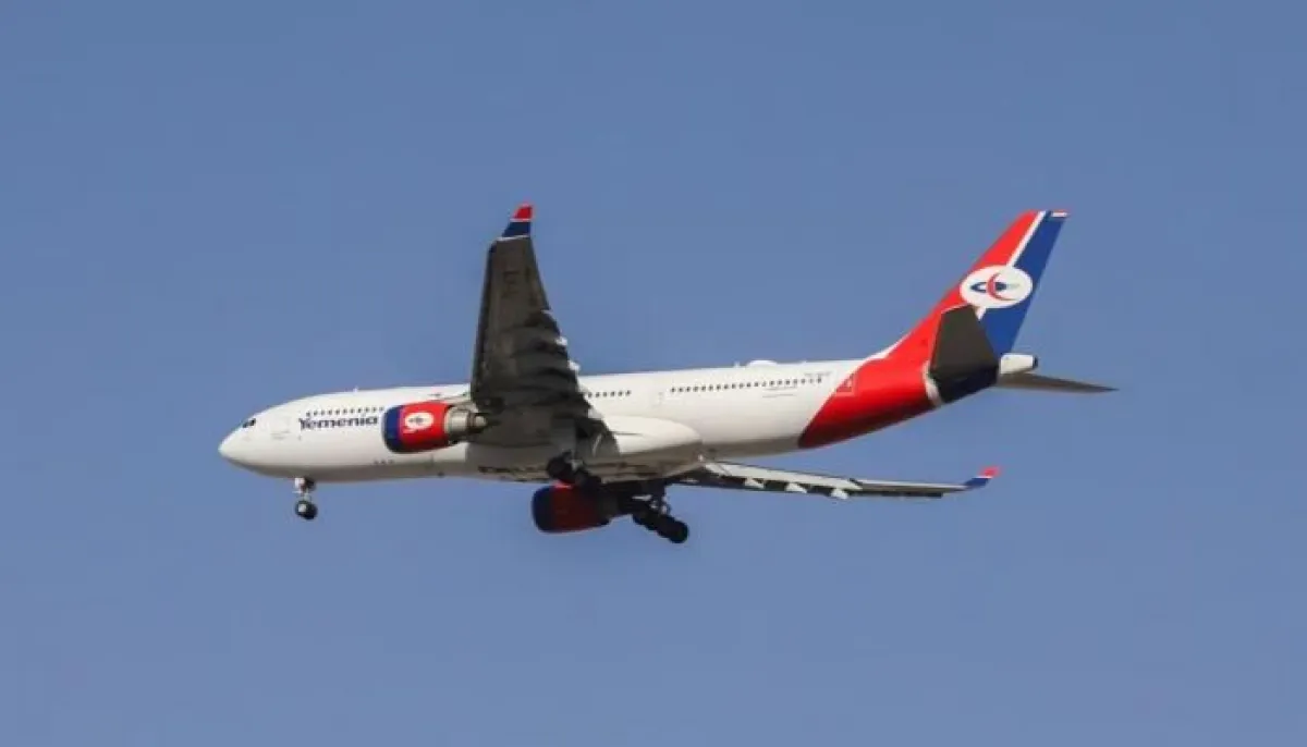 وزارة النقل وهيئة الطيران تدينان منع الحوثيين هبوط طائرة اليمنية في مطار المخا