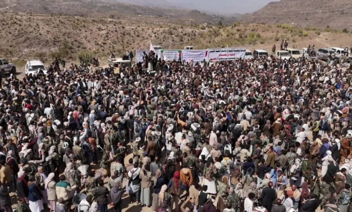 قبائل الوسط اليمني تشعل “نكفًا” قبليًا وتلوّح بالزحف إلى صنعاء: الحرية أولًا