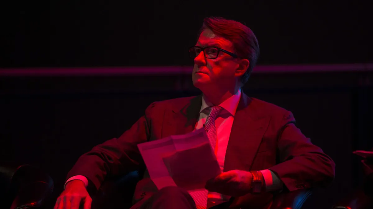 استقالة لورد ماندلسون من حزب العمال البريطاني إثر وثائق جديدة تربطه بإبستين