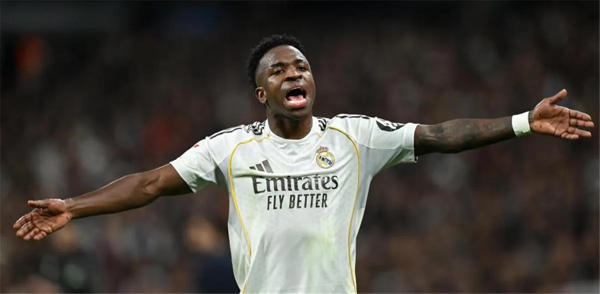 فينيسيوس يرد بحرارة على صافرات استهجان جماهير الريال: "انتهى الأمر، سنلعب!"