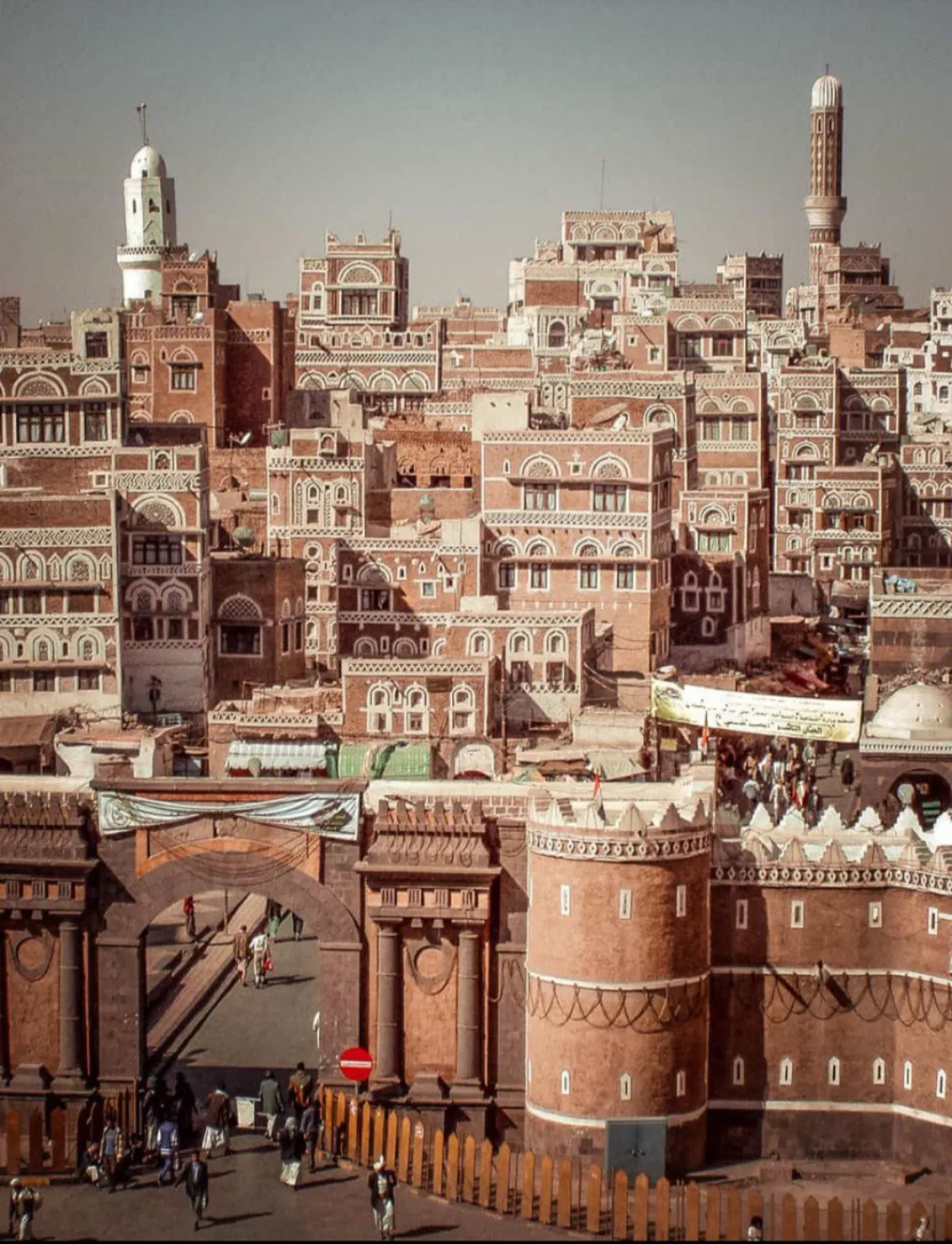 موظفو مستشفيات صنعاء يطلقون احتجاجات ضد توقف رواتبهم