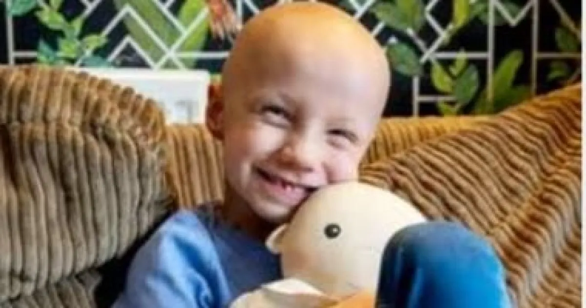 طفلة بريطانية تفقد جزءاً من ذراعها بسبب ورم نادر.. تشخيص تأخر بسبب "التواء"