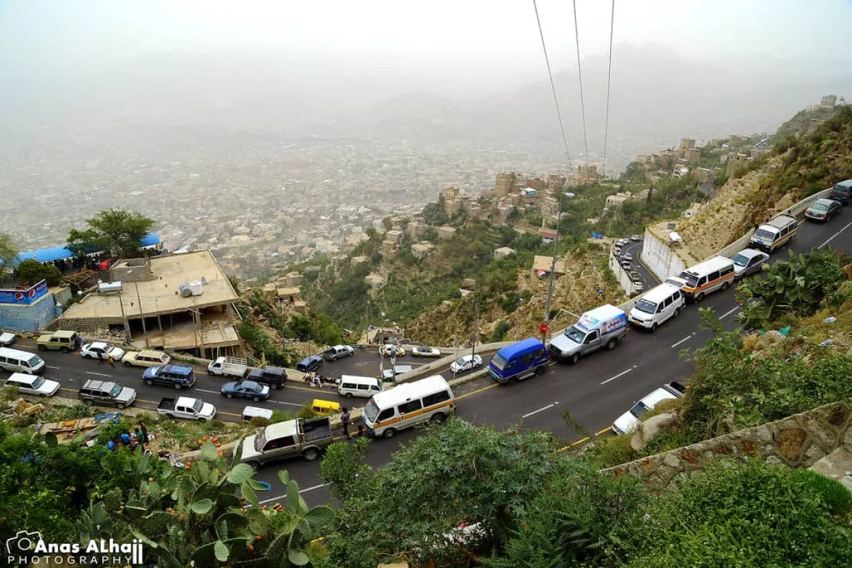 إصابة مواطن بجروح خطيرة إثر انفجار قنبلة في منزله بجبل صبر بتعز