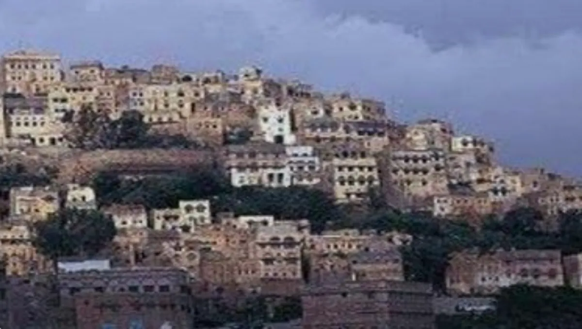 عبث مؤسسة المياه بالطرقات يوقف مشاريع الصيانة وإعادة التأهيل بالمحويت