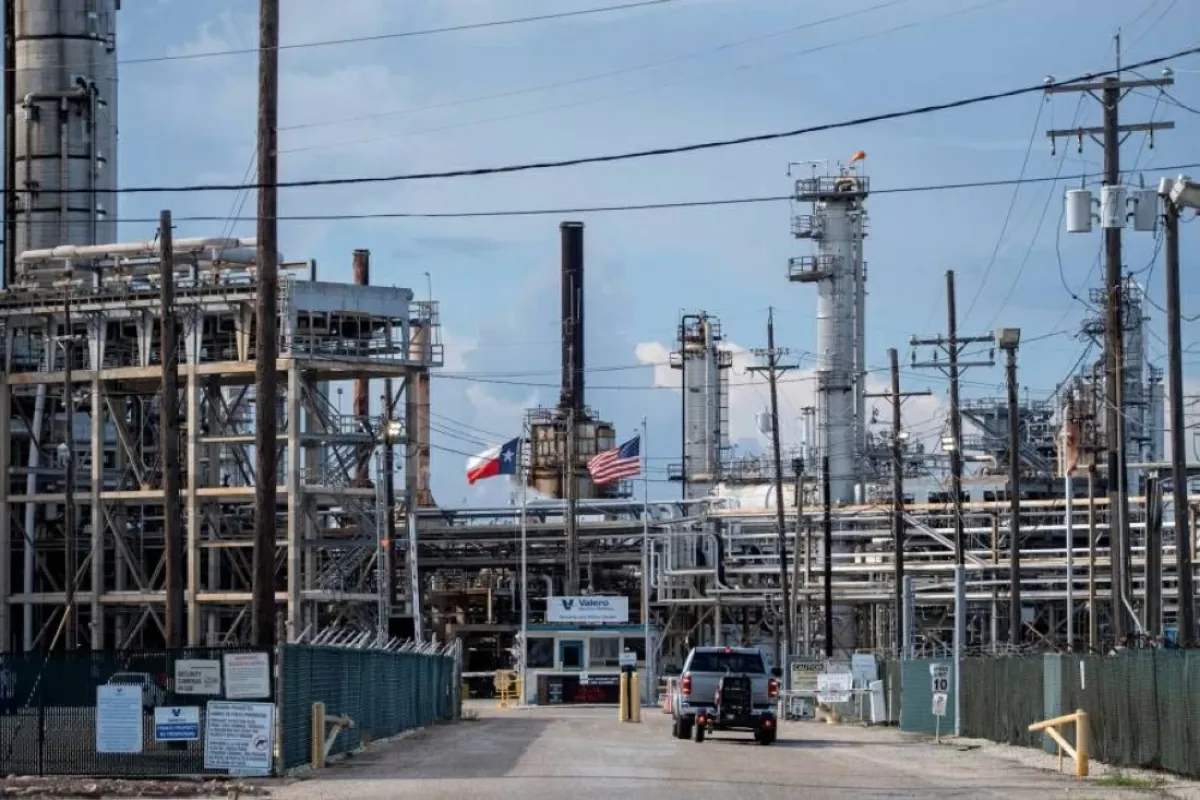 مصافي أميركية تكافح لاستيعاب طفرة واردات النفط الفنزويلي المضبوطة