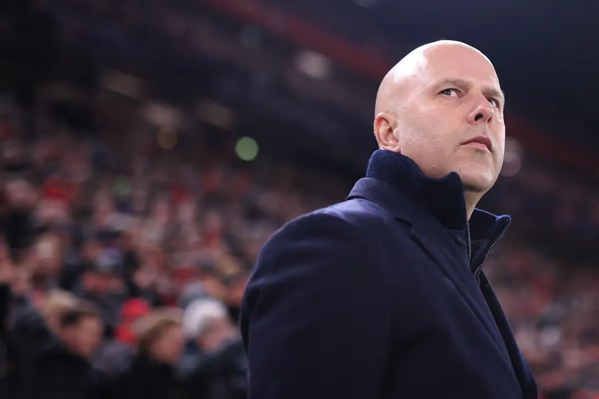 ليفربول يحسم موقفه: سلوت باقٍ رغم تراجع النتائج