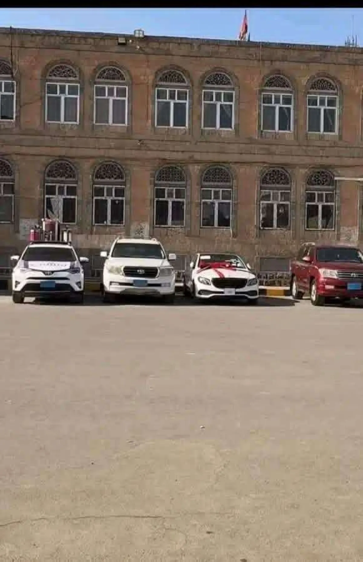 قمع الفرح في صنعاء.. مليشيا الحوثي الإرهابية تعتقل شبابًا لمجرد تنظيمهم مناسبة اجتماعية