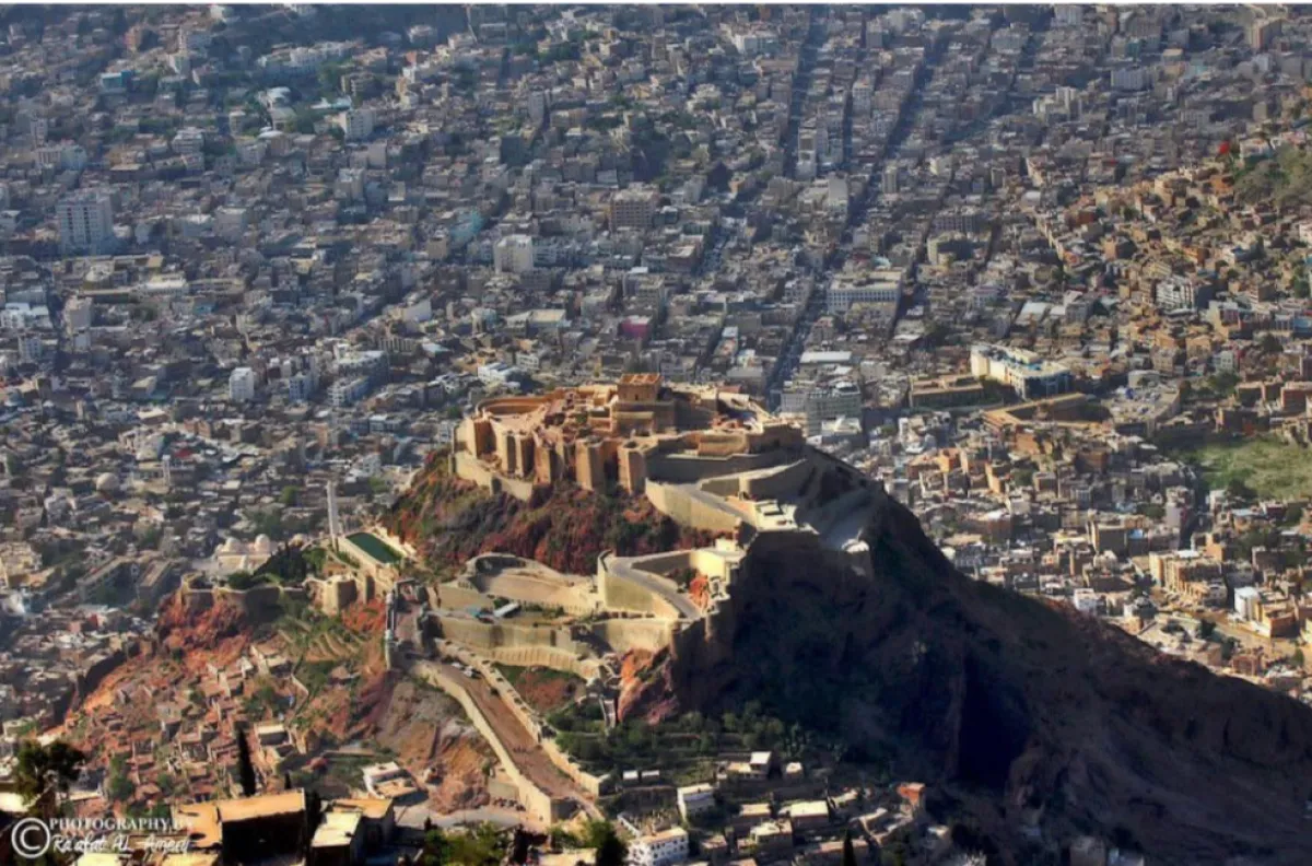 تسببت بتدمير أسرة كاملة وتشريد أطفالها تعز.. غضب شعبي عقب إفراج الحوثي عن متهم بقضية الابتزاز