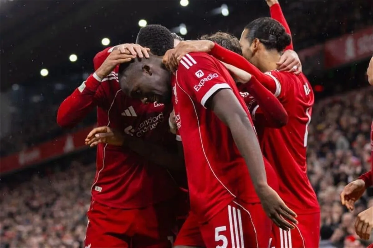 إيليا يدافع عن فان دايك: قائد حقيقي رغم تراجع المستوى.. ويدعم انتقال دي فين لليفربول