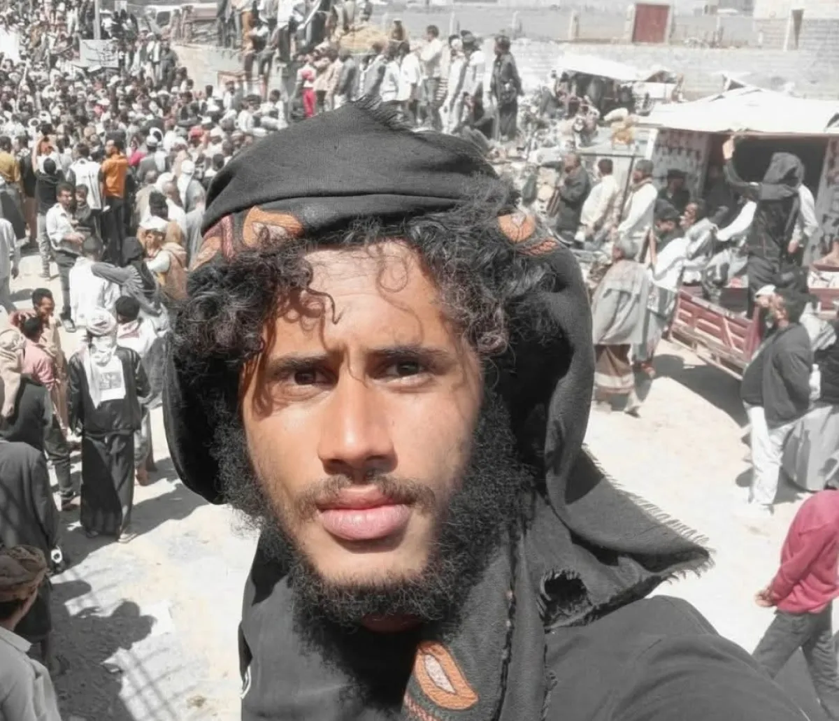 أمن تعز يعتقل ناشطاً حقوقياً بالشمايتين بسبب تساؤلات حول صيانة الشوارع