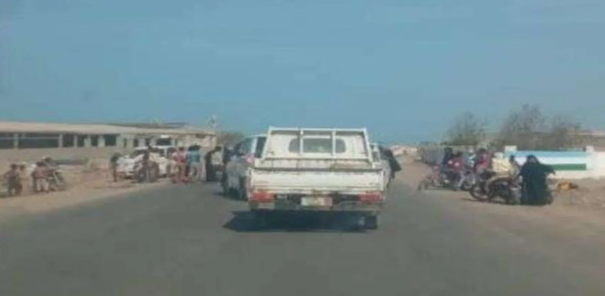 الحديدة .. احتجاجات في الخوخة رفضاً لاستبعادهم من مساعدات برنامج الغذاء العالمي