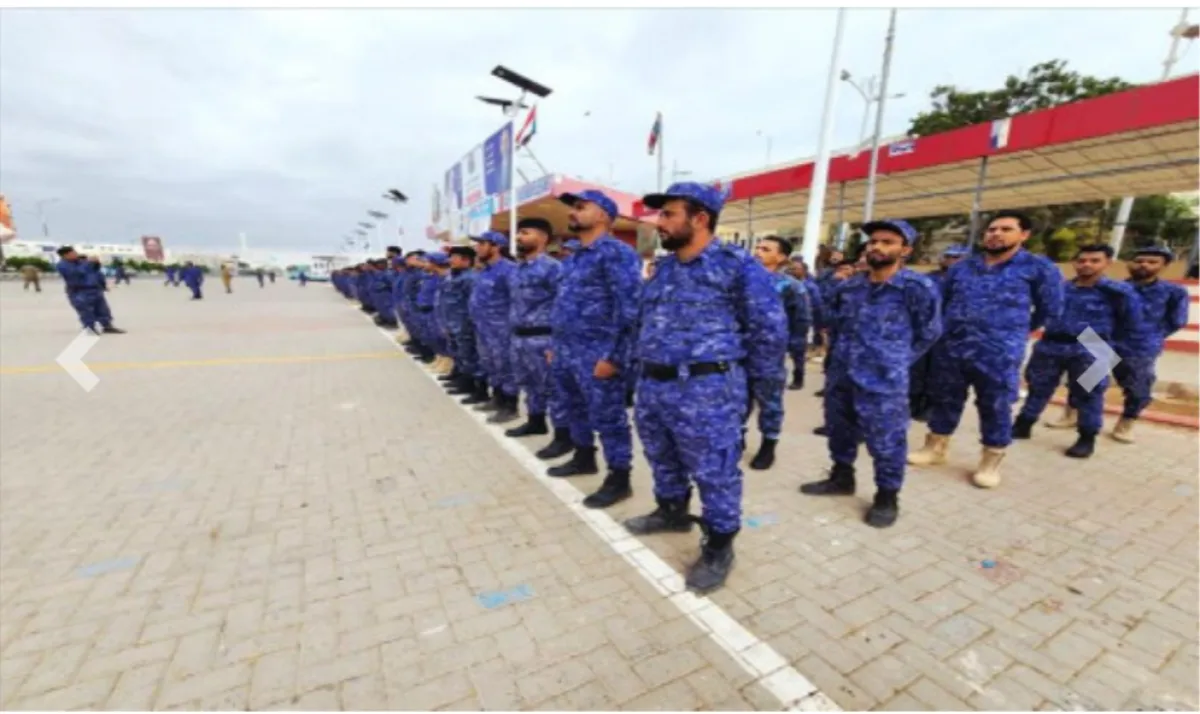 أفراد الأمن في عدن ينظمون وقفة احتجاجية للمطالبة بصرف الرواتب