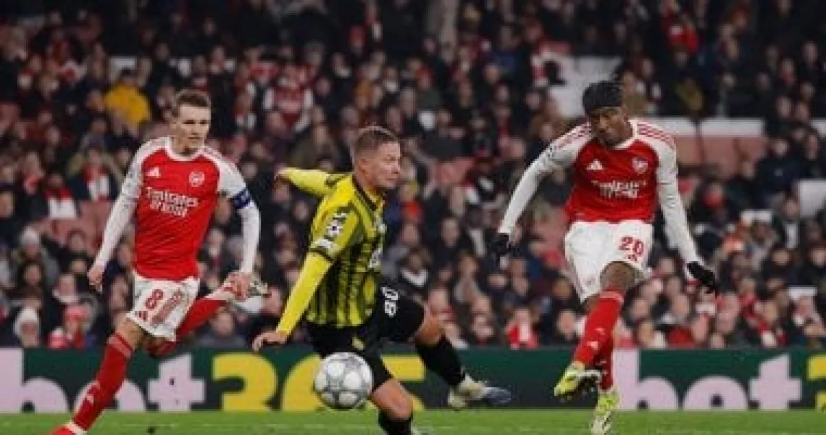 أرسنال يواجه سندرلاند.. صراع القمة والبحث عن توسيع الفارق في البريميرليج