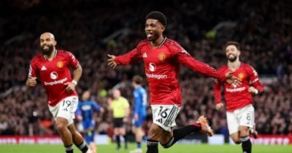 قمة إنجليزية نارية: مانشستر يونايتد يستضيف توتنهام في صراع المراكز