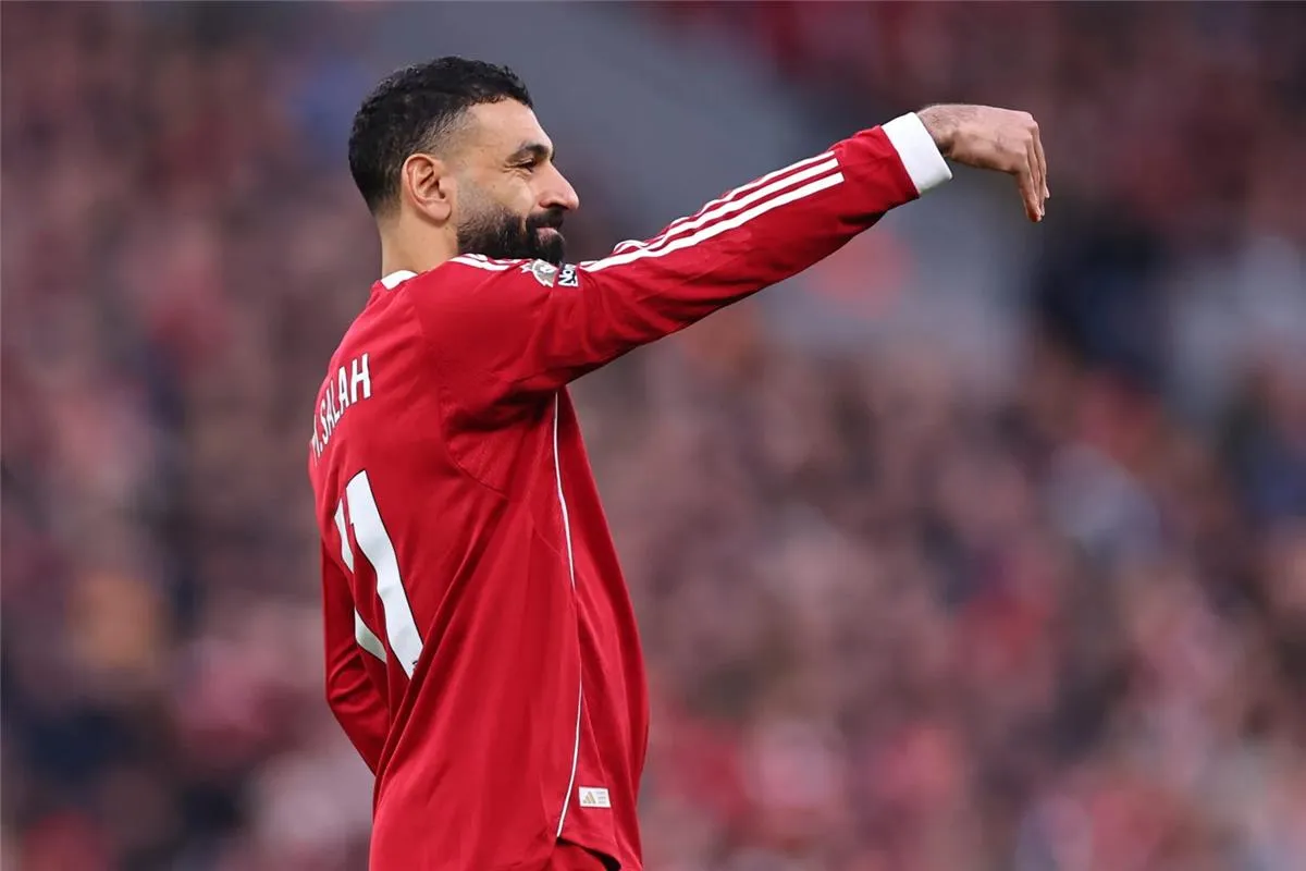 أسطورة مانشستر يونايتد يطمئن جماهير ليفربول: صلاح سيعود للتألق