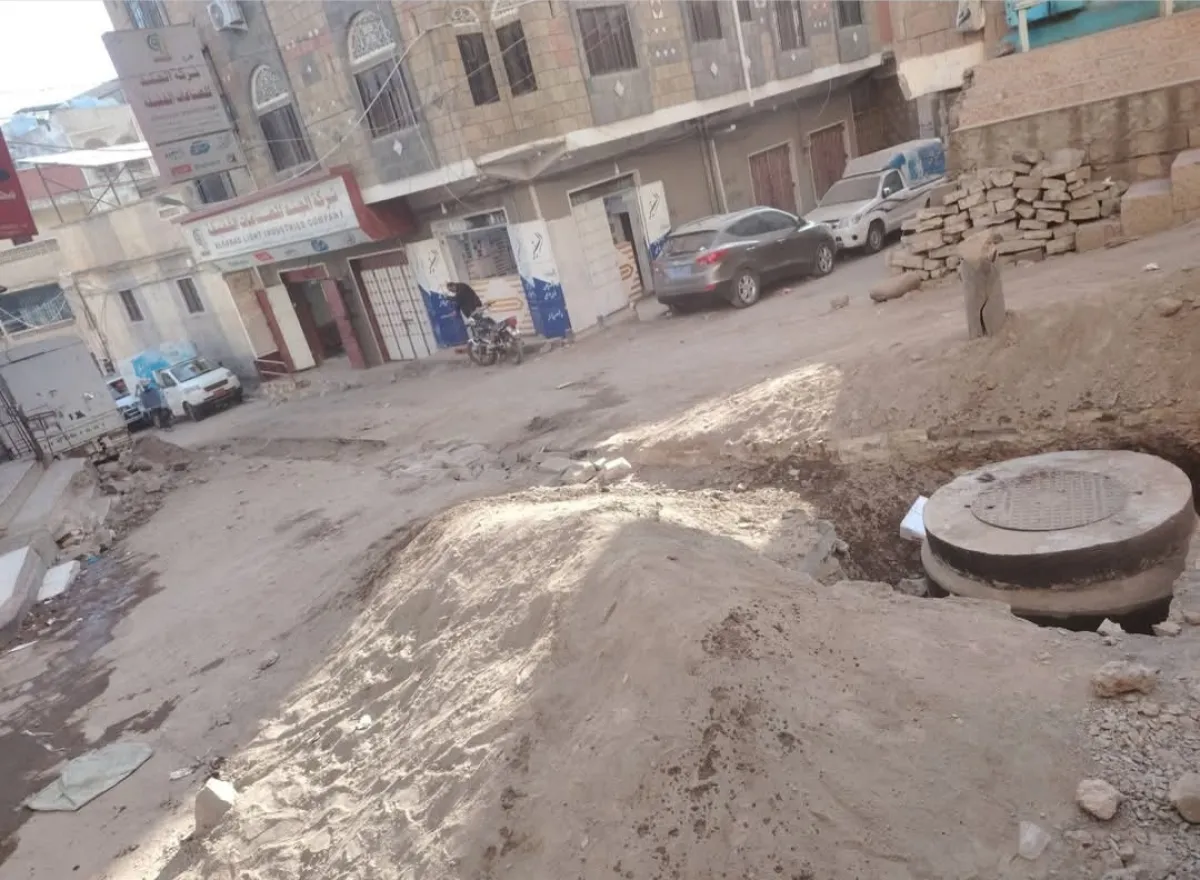 الاعتداء على عامل يوقف مشروع مجاري المصلى بتعز ومطالبات بضبط الجناة