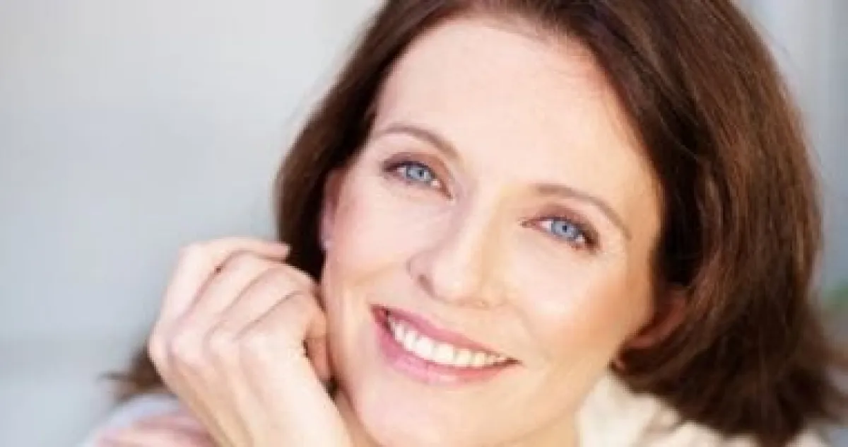 طبيبة أورام تكشف 5 أعراض خطيرة يجب على النساء فوق الخمسين الانتباه لها فوراً