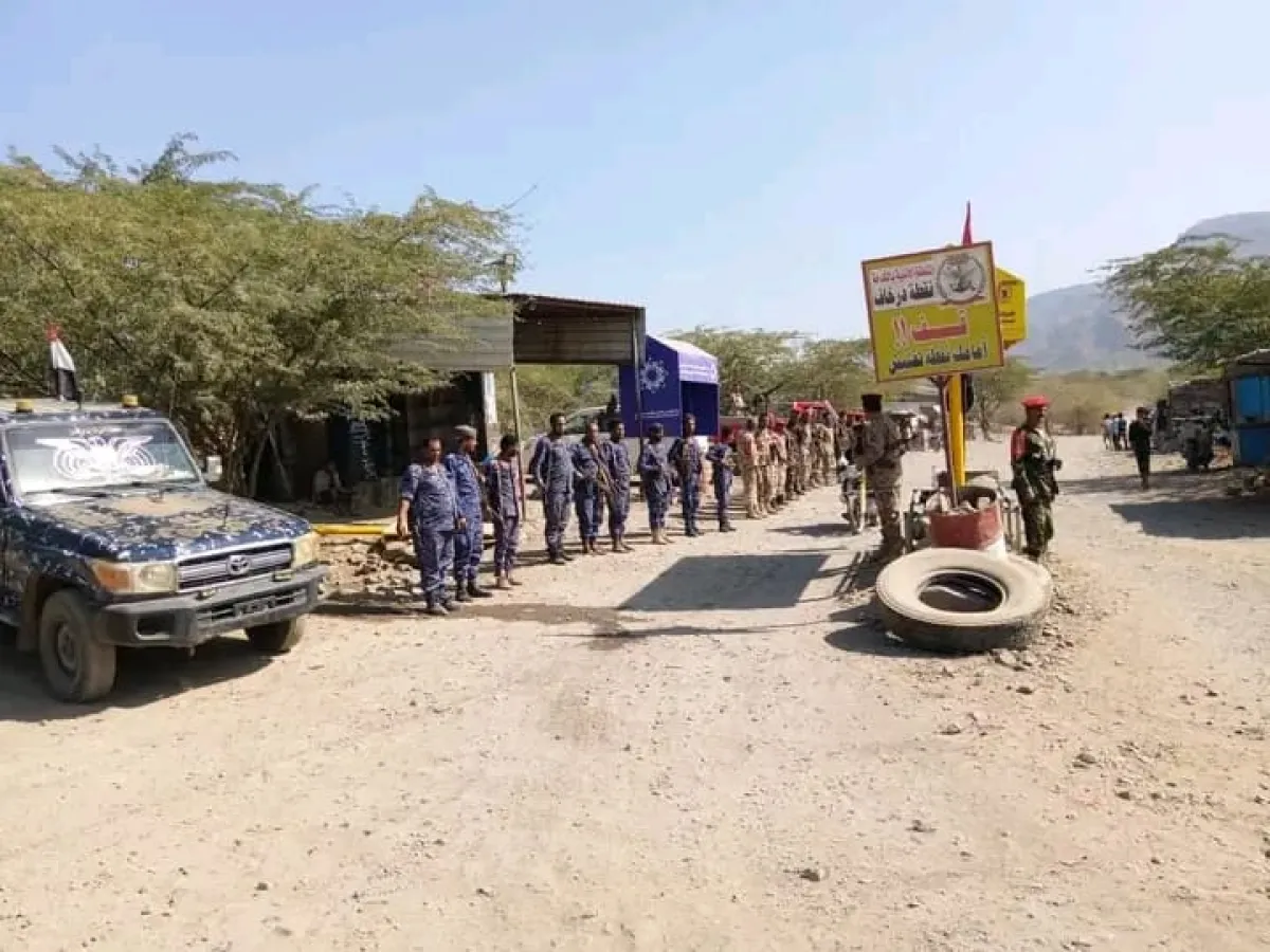 احتجاجات شعبية ضد قائد نقطة أمنية يحوّل مدرسة إلى ساحة احتجاز للسيارات