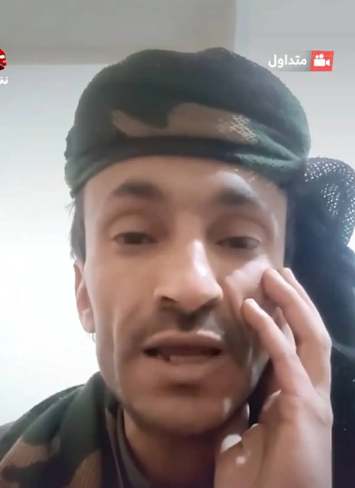 منشد حوثي ينتقد فساد العصابة واهمالها لجرحاها وظلمها لليمنيين