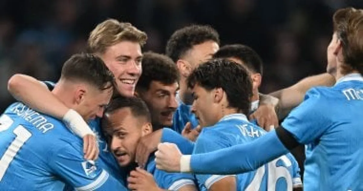 نابولي يواجه كومو في ربع نهائي كأس إيطاليا.. صراع الحلم والسيطرة