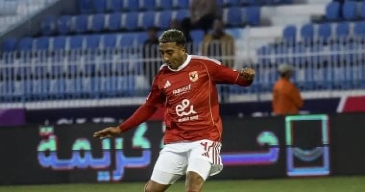 الأهلي يُصعِّد موهبة شابة لتعزيز قلب الوسط المزدحم