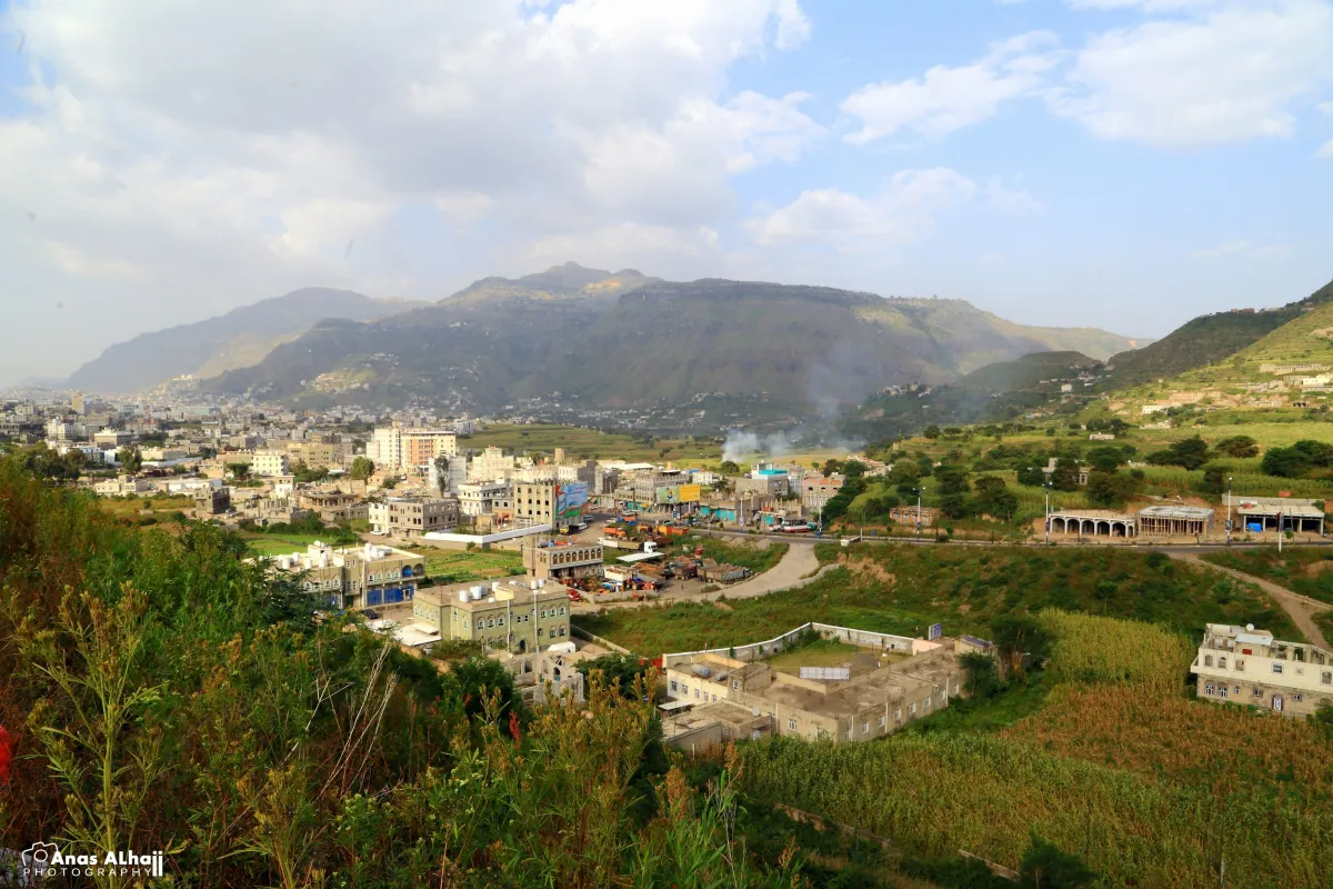 اشتباك مسلح في إب يسفر عن إصابة شيخ قبلي وشقيقه