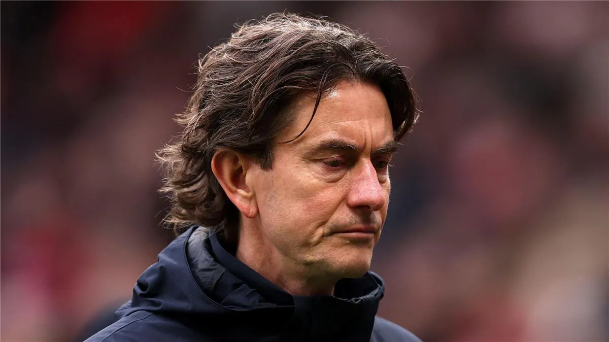 توتنهام يطيح بالمدرب توماس فرانك بعد 7 أشهر فقط وسط تدهور النتائج