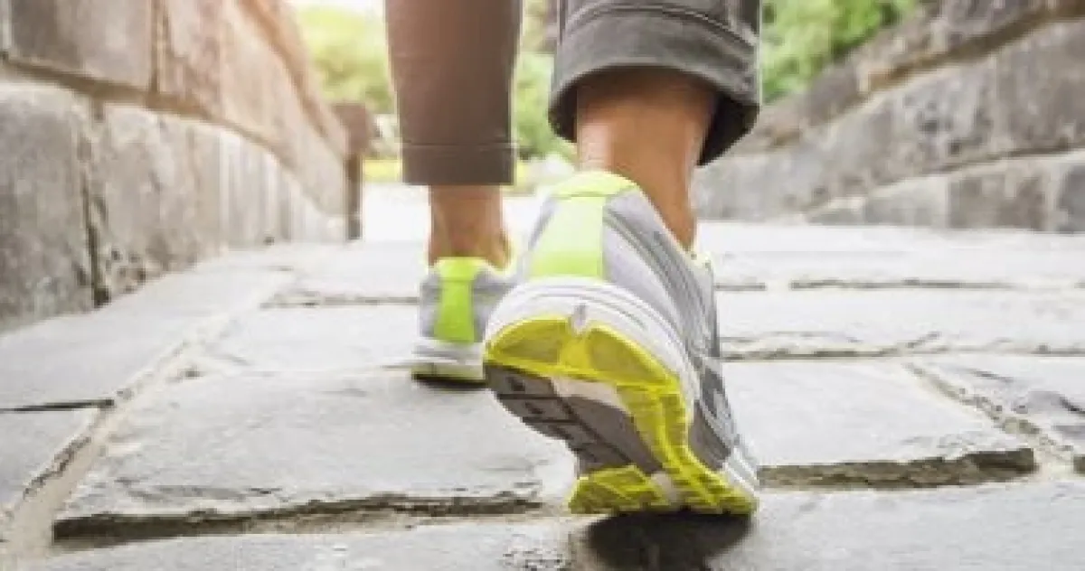 10 دقائق مشي بعد الأكل: سر طبيعي لصحة أمعاء قوية وضبط سكر الدم