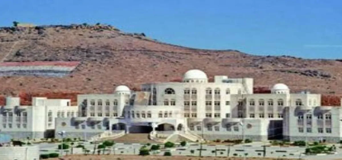 عمران .. حريق يلتهم محطة وقود ويدمر طرمبتين وباص