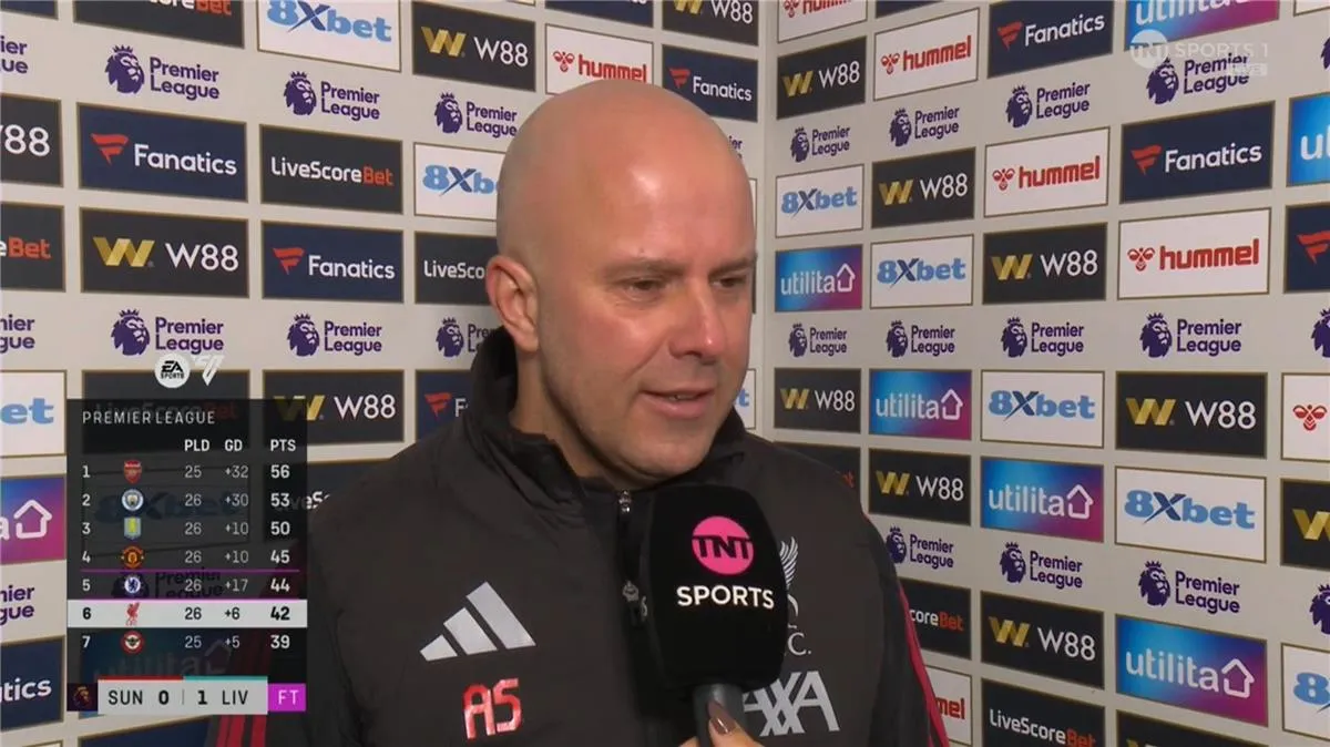 سلوت بعد فوز ليفربول: صلاح حقق إنجازًا تاريخيًا.. وإصابة إندو "مقلقة"