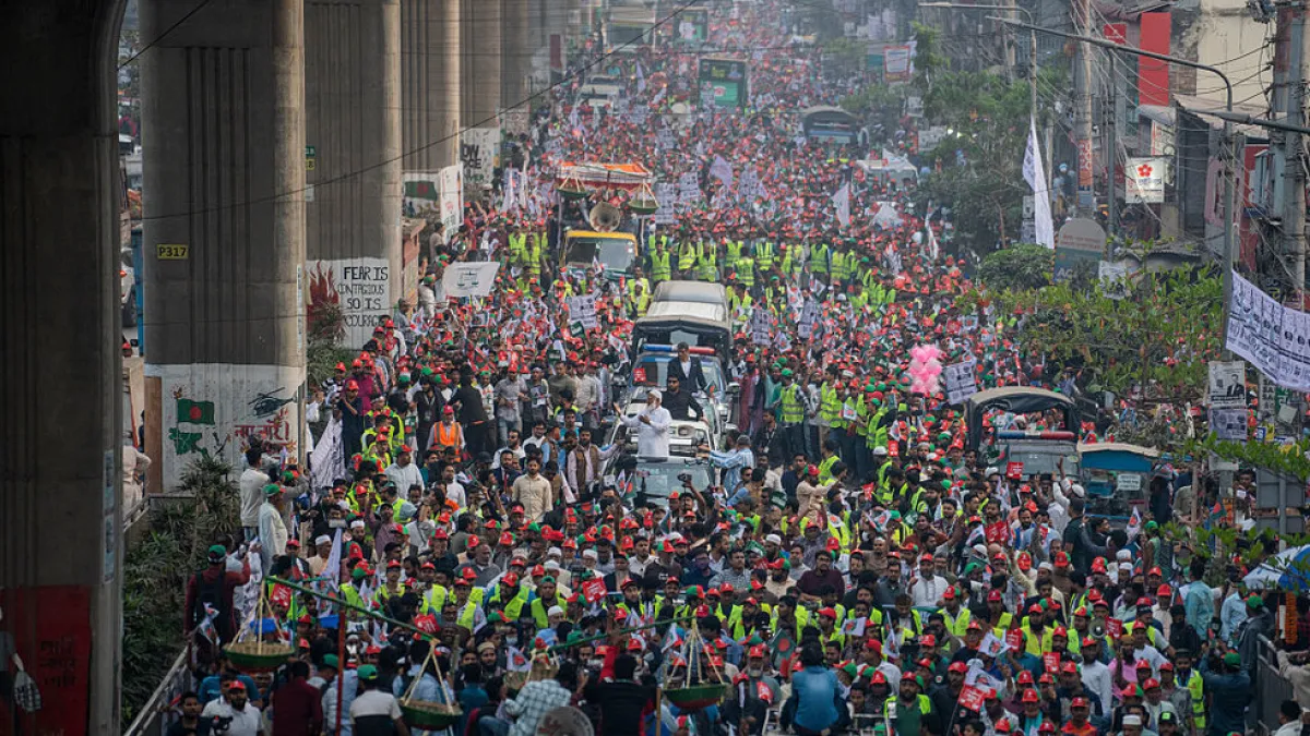 بنغلاديش تجري انتخابات عامة واستفتاء وسط تعهد بنقل سلمي للسلطة