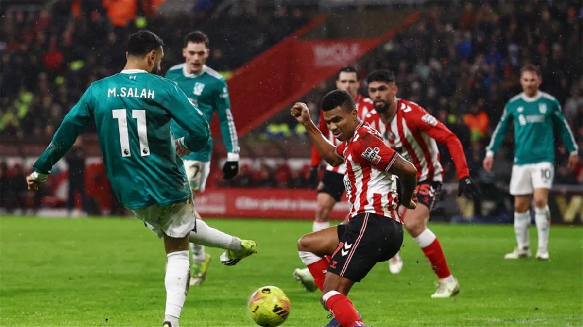 نجم فرنسا السابق يوجه سهام النقد لصلاح: تراجع مستواه واختفت مهاراته