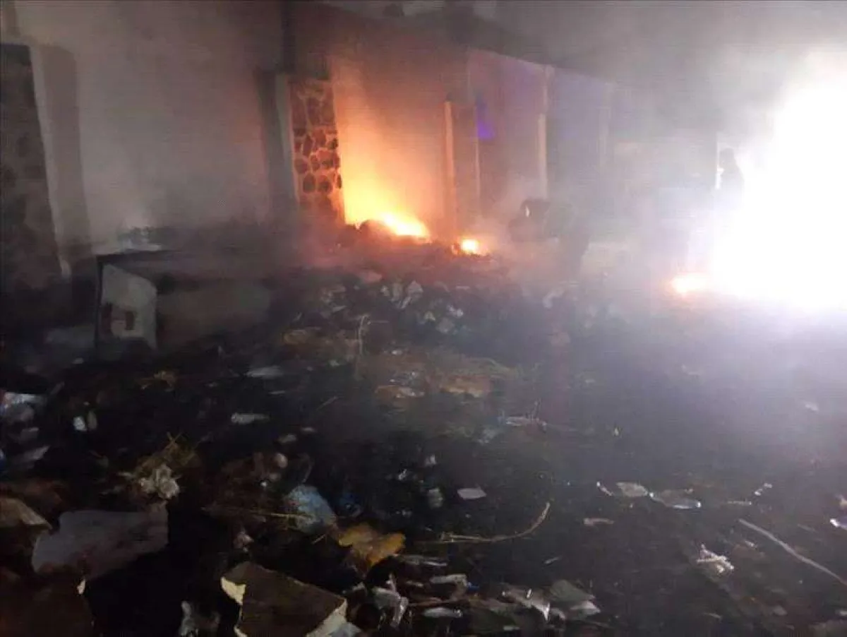 إخماد حريق قرب المستودعات الطبية لوزارة الصحة في حرم مستشفى الجمهورية بعدن دون خسائر