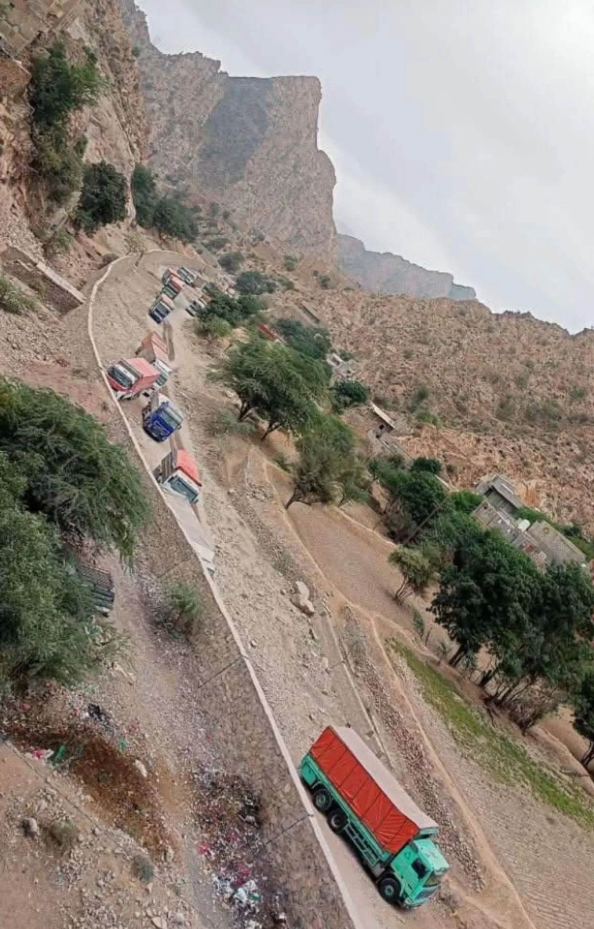 جبايات نقاط الجبولي تغلق طريق هيجة العبد أمام الشاحنات