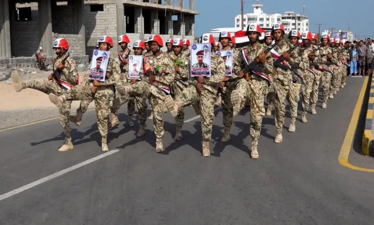 المخا تشيع جثمان الشهيد قصي السبئي في مراسم رسمية وشعبية