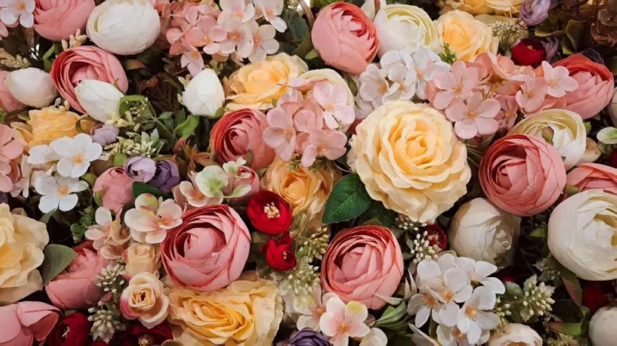 تجارة الزهور العابرة للقارات في عيد الحب تتجاوز المليارات وتتطلب عمليات شحن مكثفة