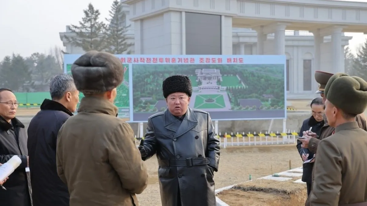 زعيم كوريا الشمالية يتفقد نصب تذكاري لجنود سقطوا في معارك "تحرير كورسك"