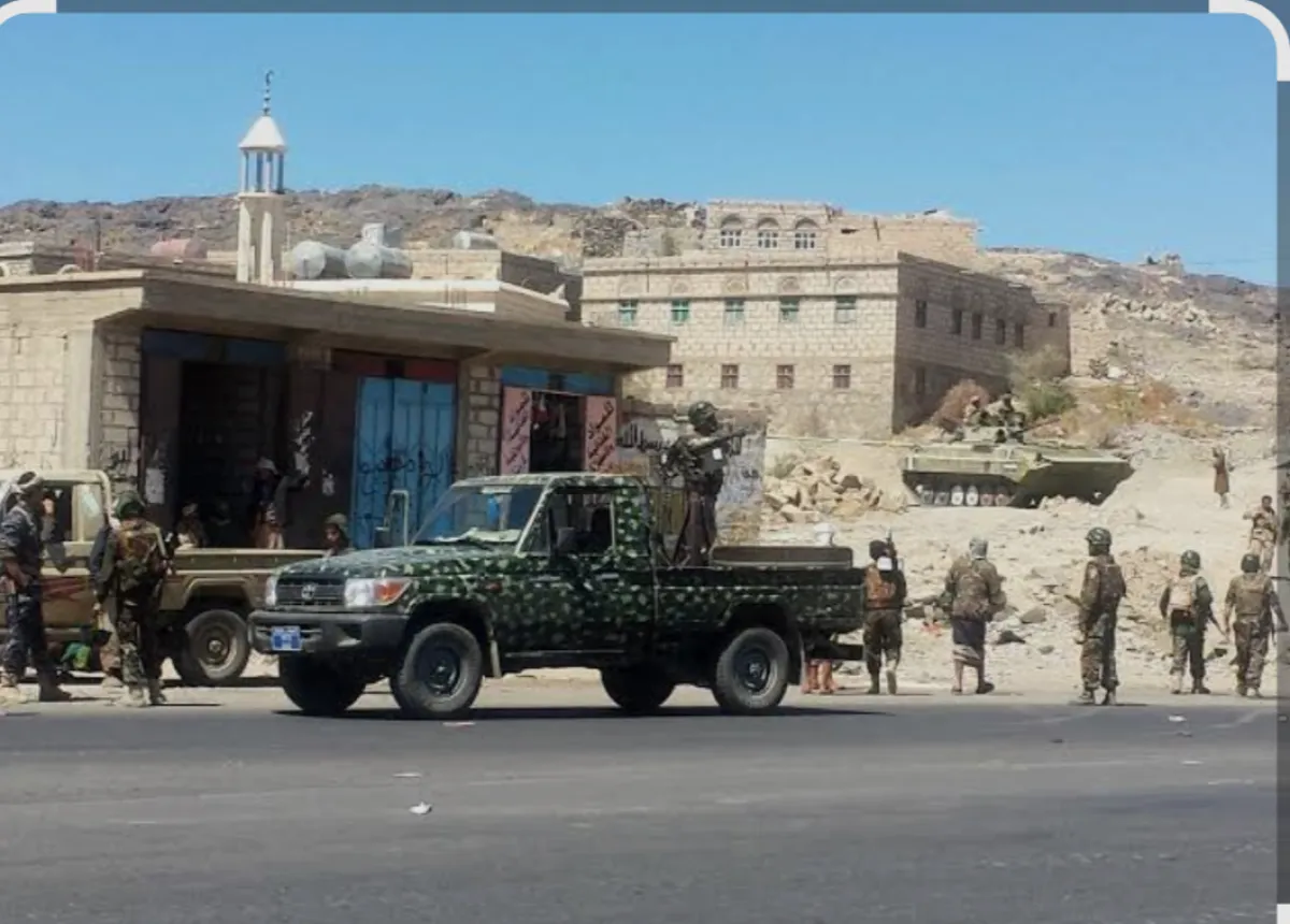 البيضاء .. قتلى وجرحى ونزوح مدني في حصار حوثي على حي الحفرة