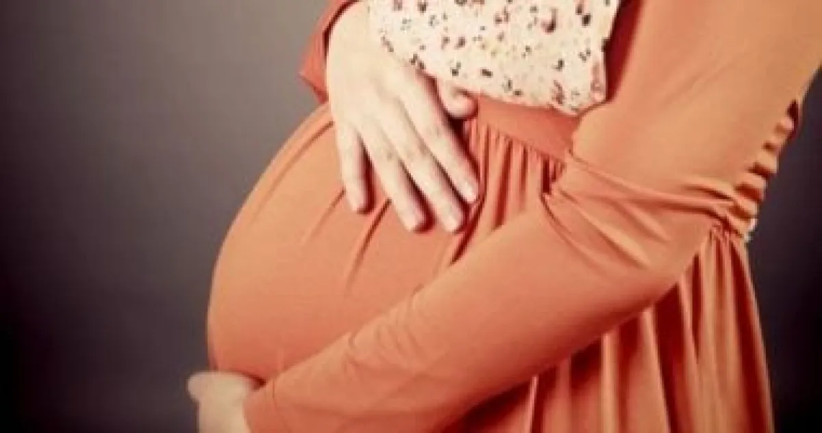 هل المصاعد آمنة للحوامل؟ خبيرة توضح متى يجب تجنب السلالم