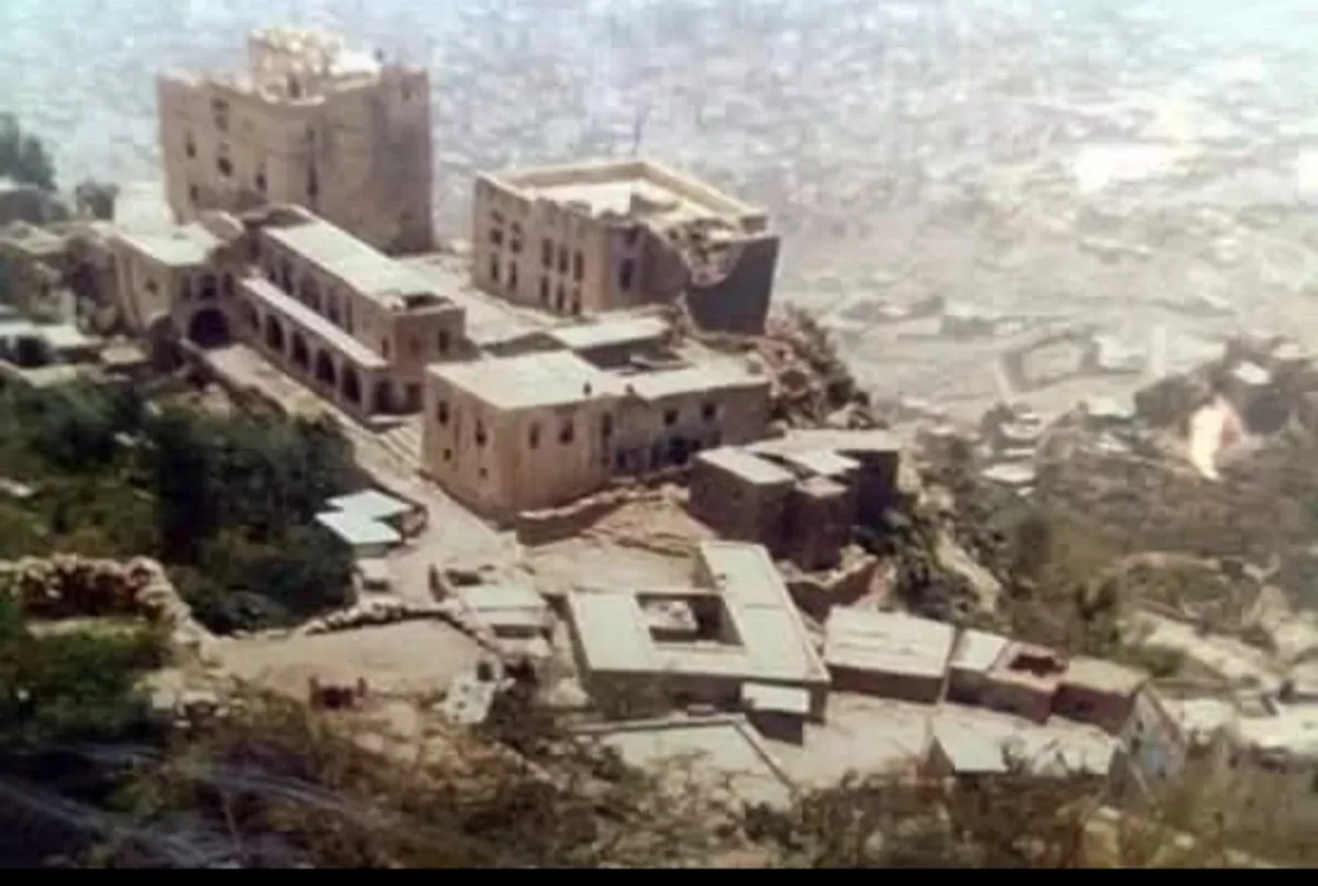 قيادي في حزب الإصلاح يحتجز متعهد ضرائب في سجن بمديرية صبر الموادم بتعز